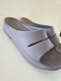 Oofos Men's Size 9 Women's Size 11 Sandals