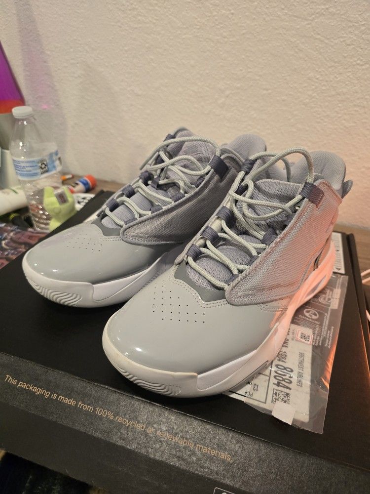 NIKE AIR JORDAN MAX AURA 4 Grey SZ 9.0  Mens