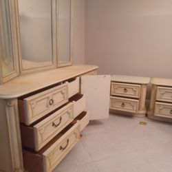 Solid Wood Sturdy White Cream Bedroom Set Includes Dresser With Mirror And 2 Night Stands Good Condition 