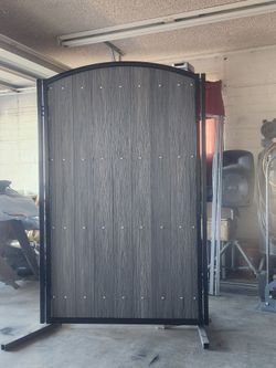 New arched entry gate