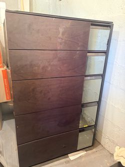 🔥 Large 5-Drawer Dresser + Mirror – For Sale 🔥