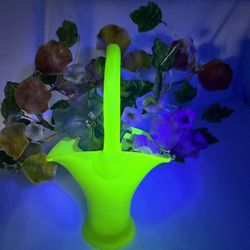 Vintage Wrapped Wire Art Glass Flower Arrangement Centerpiece And uranium Vase