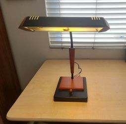 Desk lamp