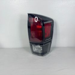 2016-2021 TOYOTA TACOMA TRD RH PASSENGER SIDE TAILLIGHT OEM