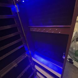 Mirror jewlery cabinet