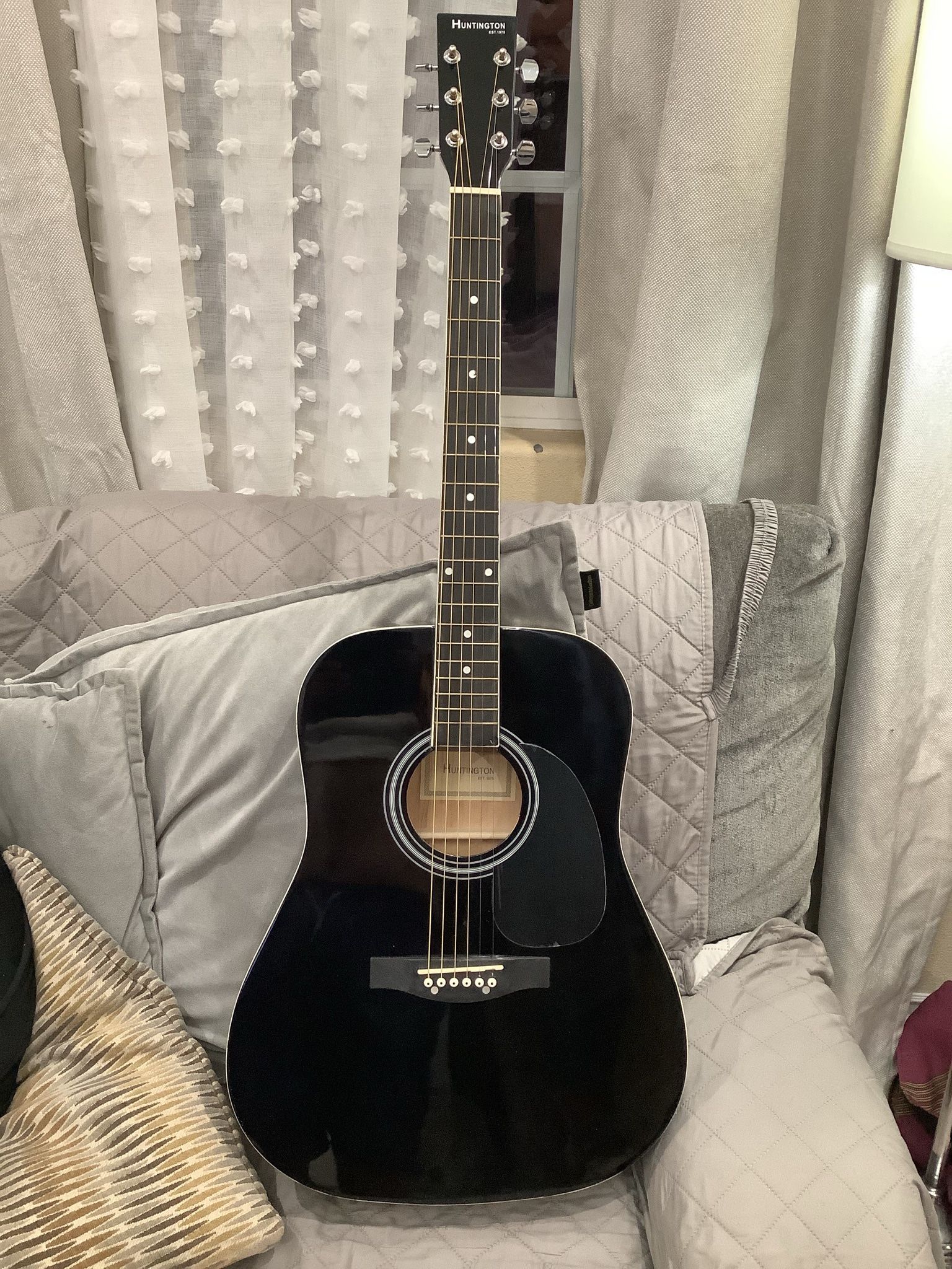 Huntington Acoustic Guitar 