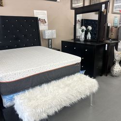 Queen Bedroom Set $799