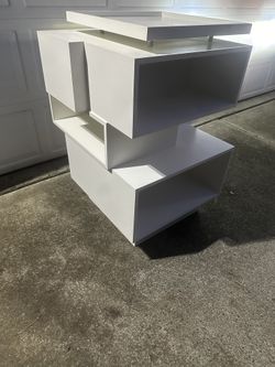 Modern Shelf Unit