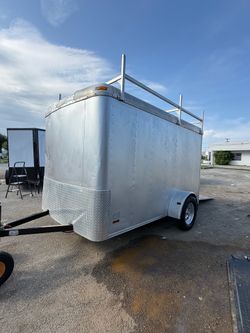 Trailer enclosed 6 x 12 clean title ready to go to work