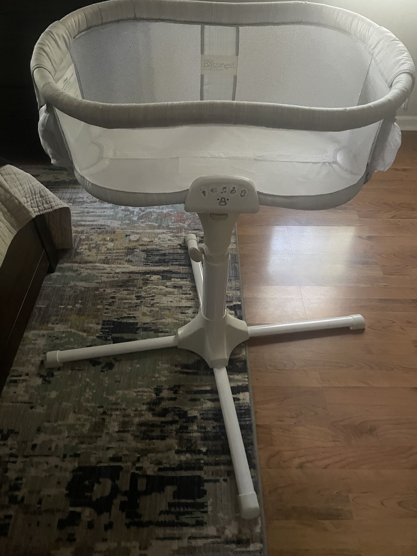 Halo Swivel Bassinet