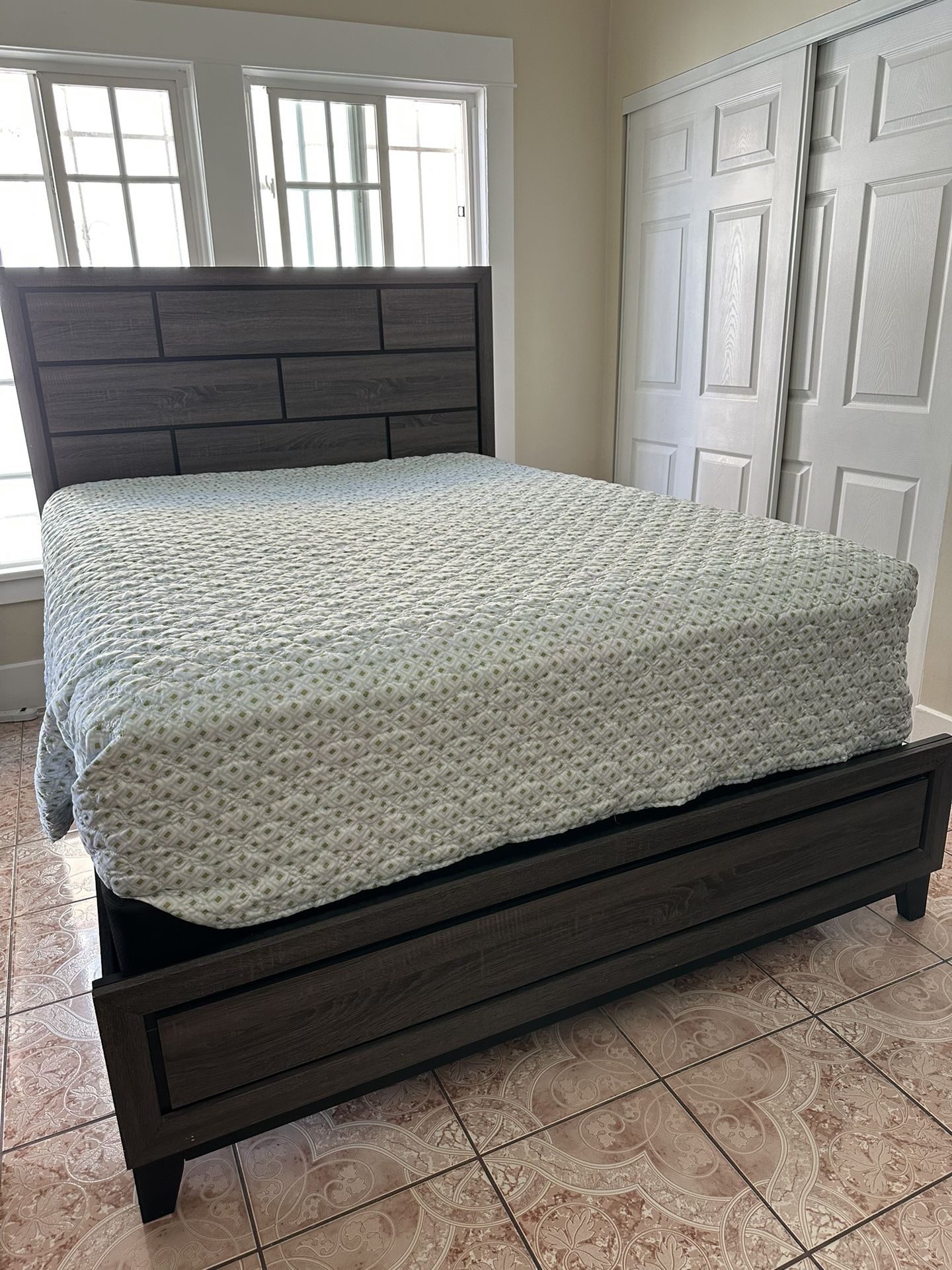 Queen Bed Frame Headboard Box spring 
