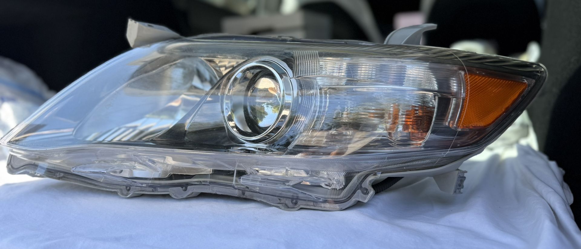 2010-2011 Toyota Camry Projector Headlight (Driver -Side)