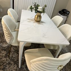 Dining table with 5 chairs. Excellent condition.