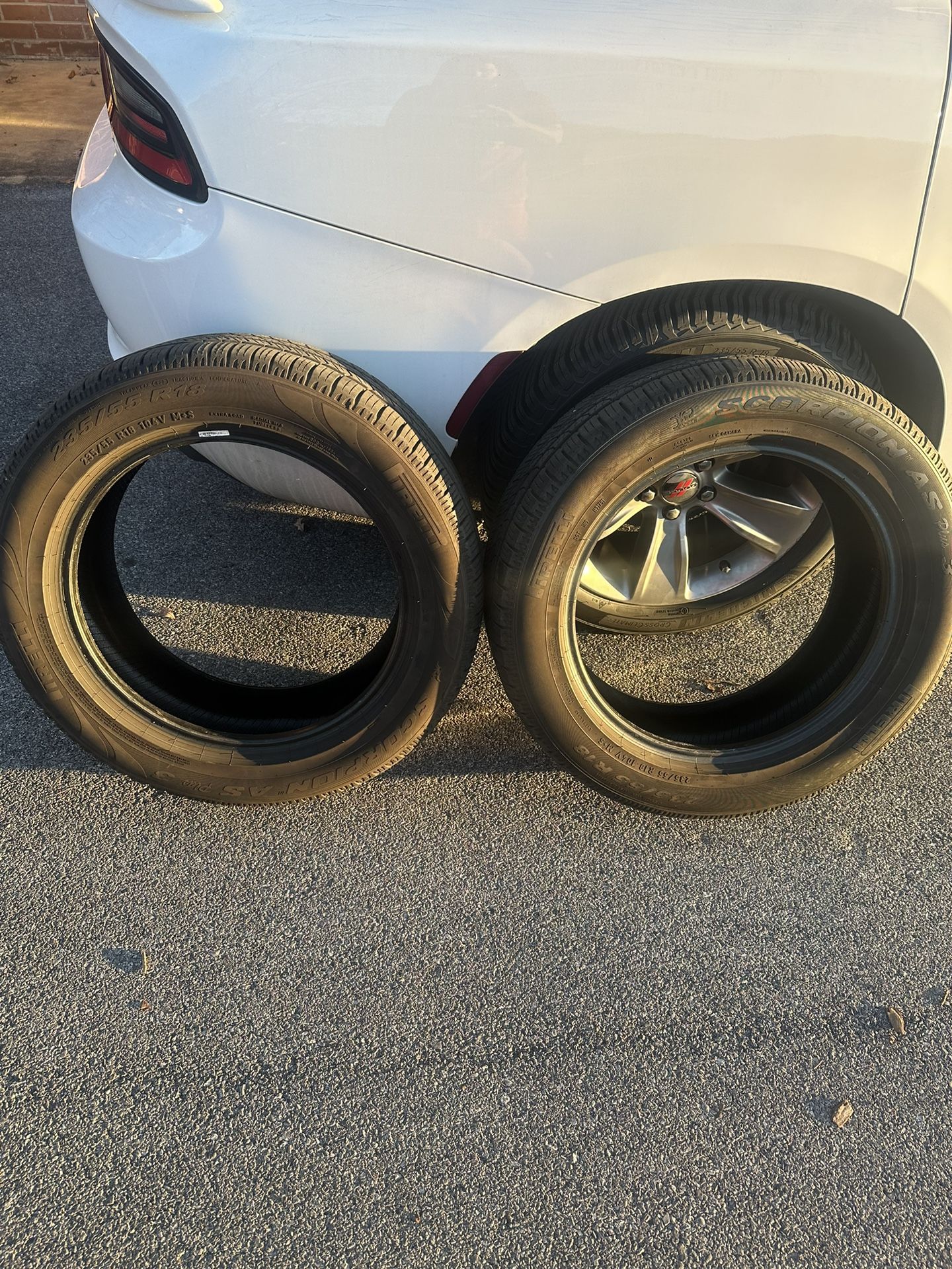 2 Pirelli Scorpion AS +3 Tires