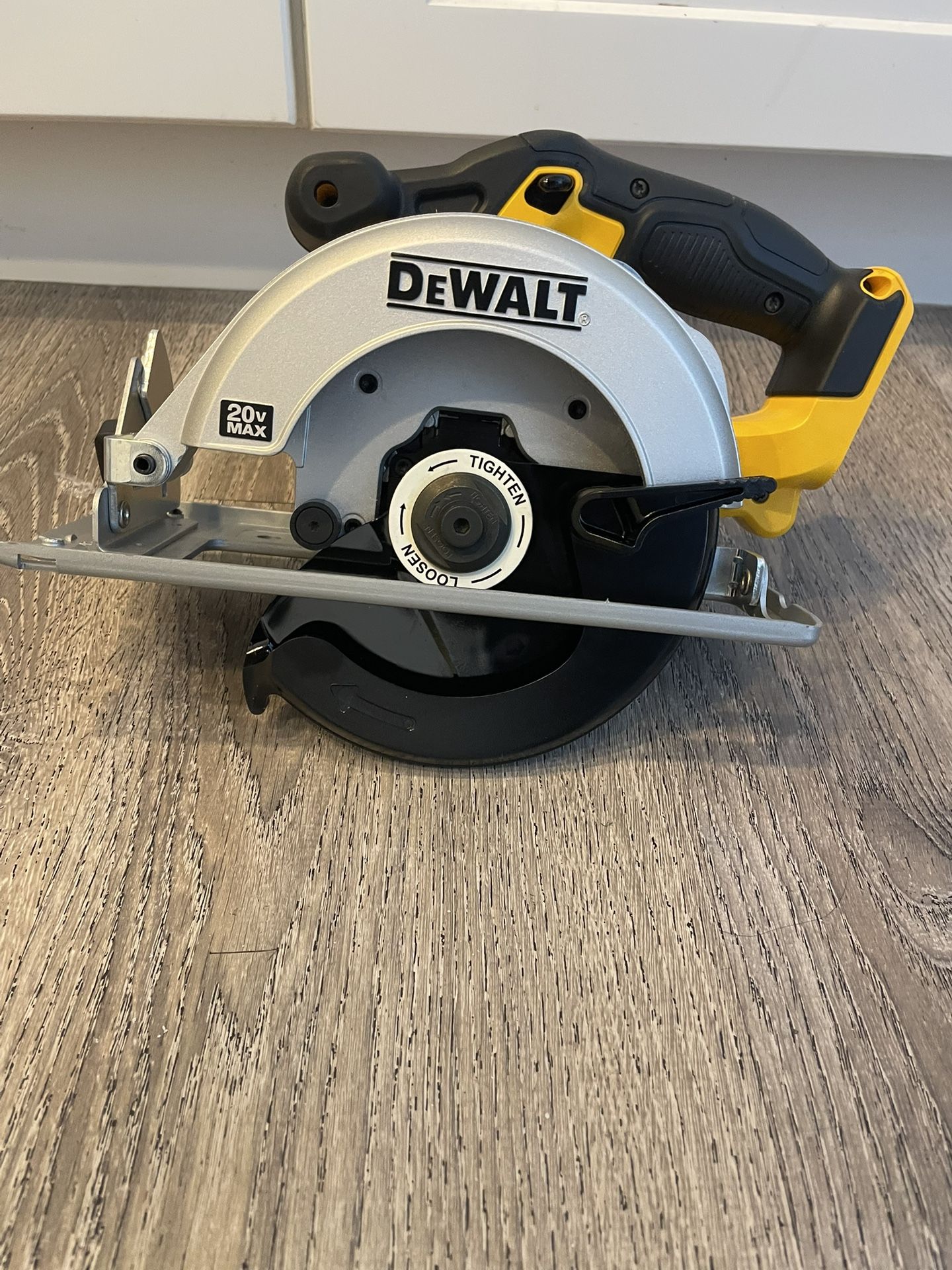 New Dewalt 6 1/2” Circular Saw 20V MAX (Tool Only Solo Herramienta)