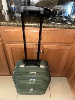 Selling Carryon 20.5”