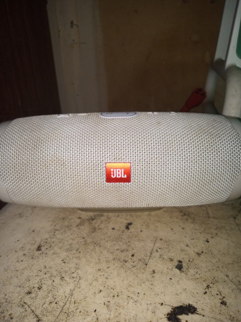 (JBL CHARGE 4 ) Bluetooth Speaker (Connects To Any Phone)