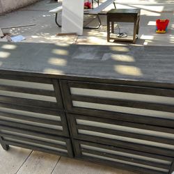 Used 6-Drawer Dresser – Solid and Spacious