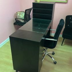 Nail Desk