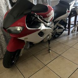 2002 Yamaha R6