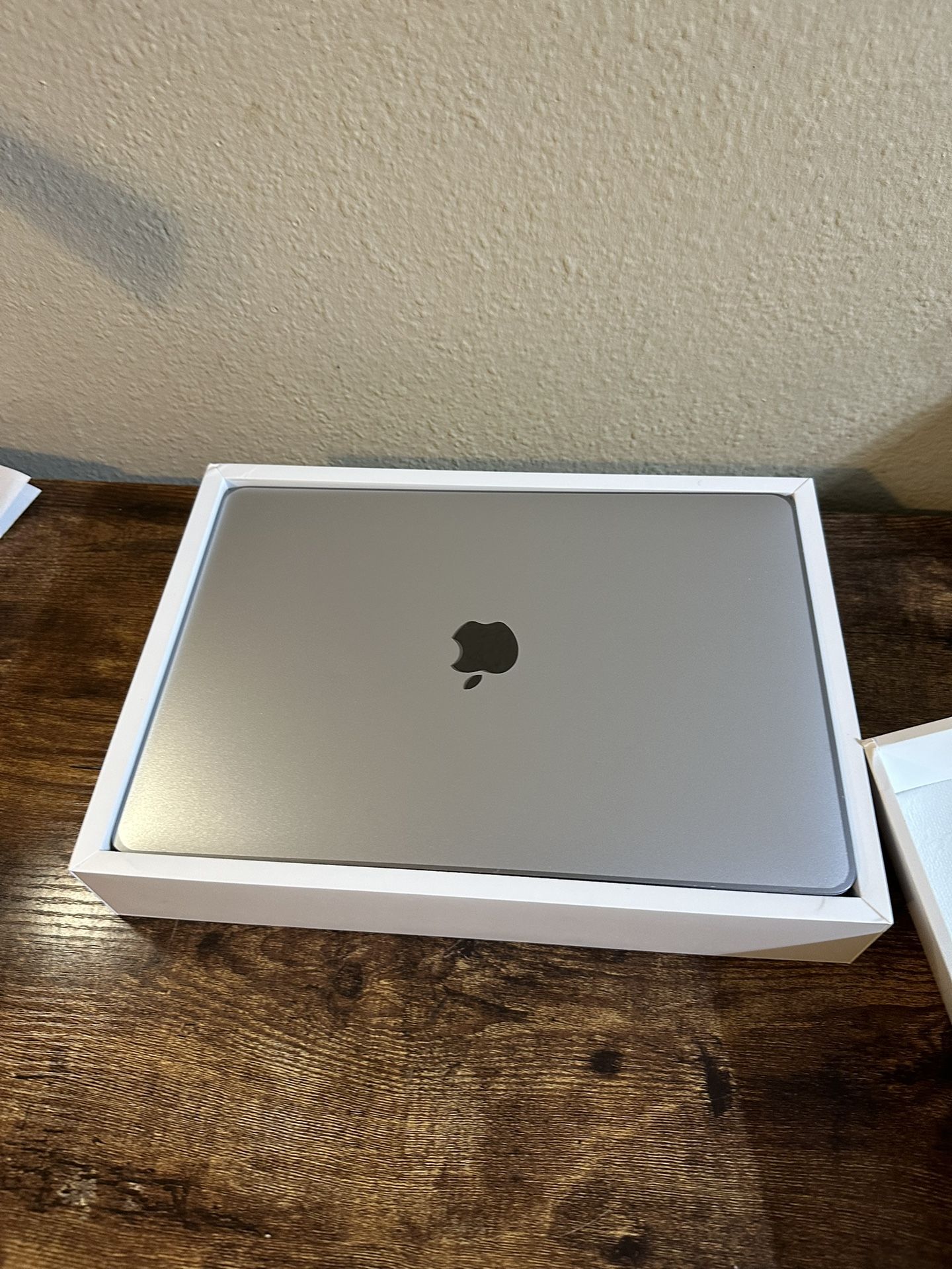 Fast M1 Macbook Pro 8 Core M1 8gb 256gb Ssd 2025 Sequoia