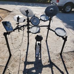 Roland TD-15KS Electronic V- Drums Set With Sticks