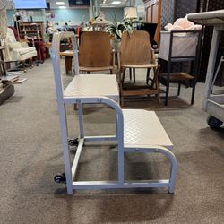 Two-Step Movement Platform Ladder