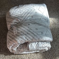 Urban Outfitters Comforter Full/Queen