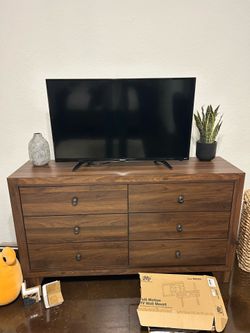 Hisense 41” Roku Smart LED LCD TV