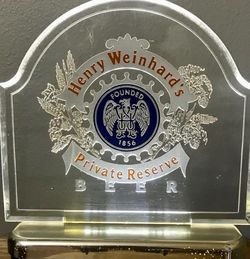 Henry wineards sign