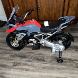 12V BMW R1200 GS Electric Motorcycle for Kids, Up to 77lbs, 3 mph Max Speed (New Battery & AC Charger) $120 Firm On Price