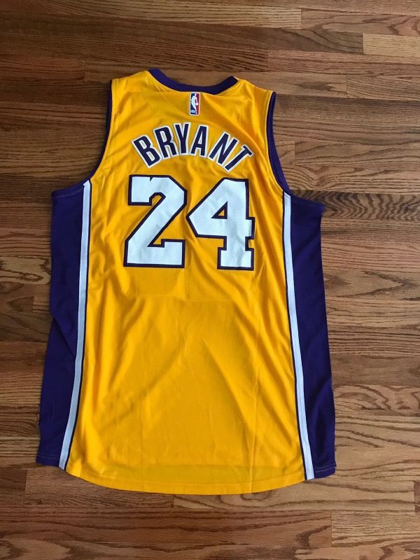 LA Lakers Bryant #24 EXTRA LARGE new!