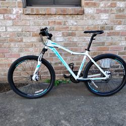 GIANT 27.5 TRAIL BIKE 