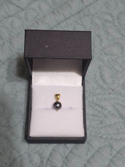18k yellow gold black tahitian pearl pendant