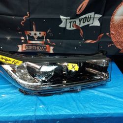 2017-19 Toyota Highlander Right Headlight LED Black $175