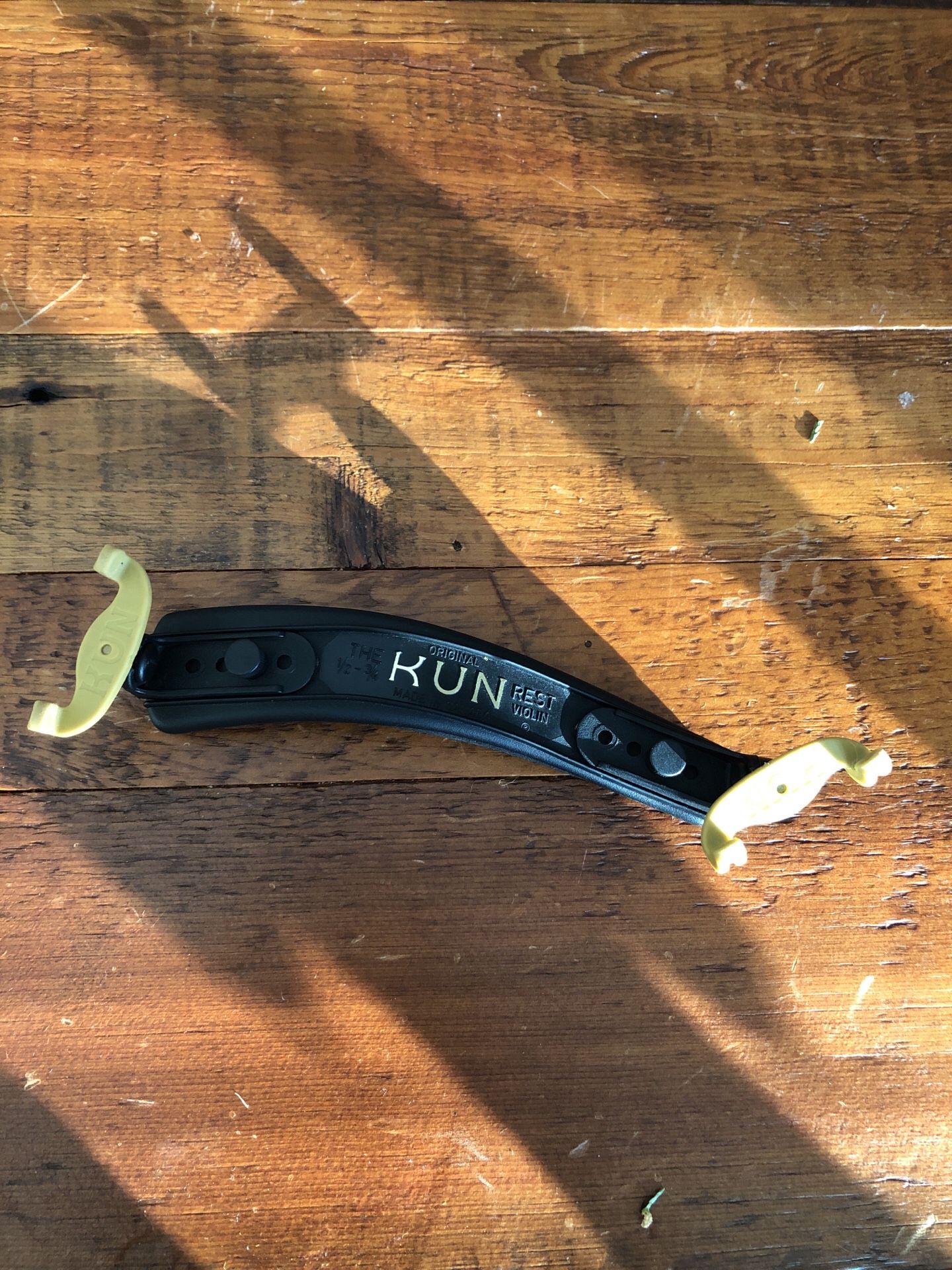 KUN. 1/2 size violin shoulder rest. NEW condition.