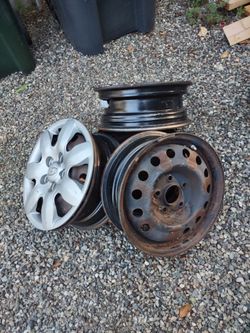 Stock wheels and hub caps for Hyundai