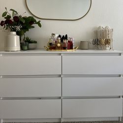 Modern 6-Drawer White Dresser with Mirror – Excellent Condition!