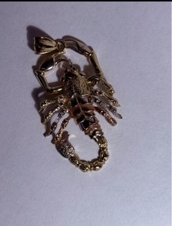 Glad pendant scorpion Tri color