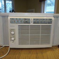 Window AC Unit Frigidaire