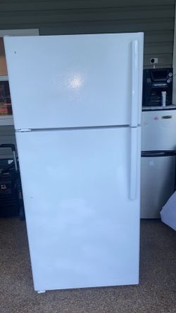 GE Appliances Top Freezer Refrigerator