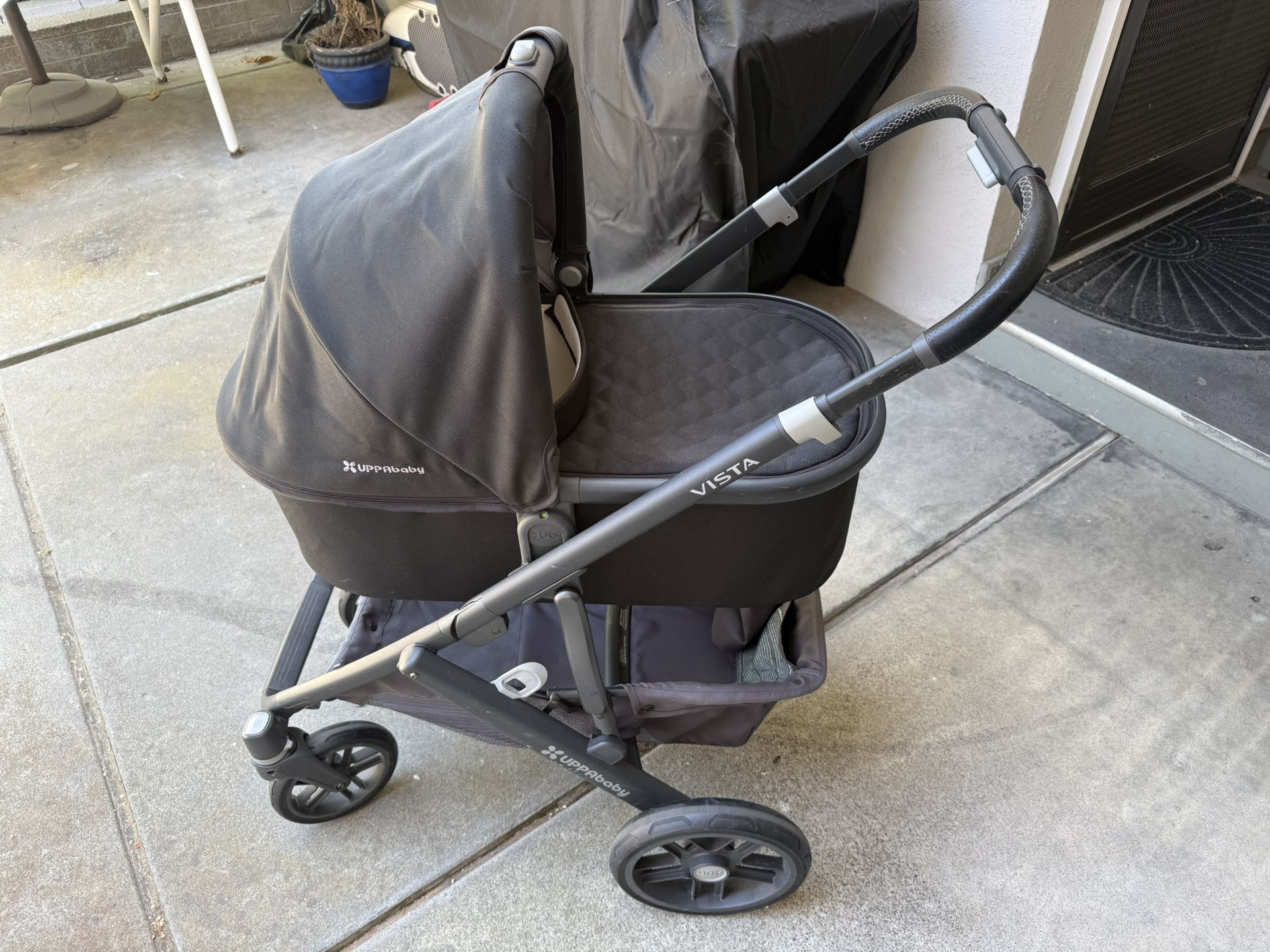 Uppababy Vista Bassinet WITH Stroller Base.
