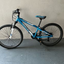 BICYCLE TREK 21 SPEED SIZE 24 BRAND NEW 