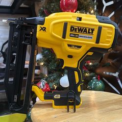 DEWALT 20V MAX XR 16-Gauge Lithium-Ion Cordless Finish Nailer (Tool Only)