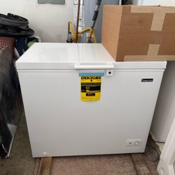 a white Magic Chef 8.7 cu. ft. Manual Defrost Chest Freezer (model HMCF9W3) featuring a front EnergyGuide label