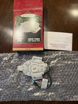 1997 Magic Hallmark USS Defiant Star Trek:Deep Space Nine Ornament