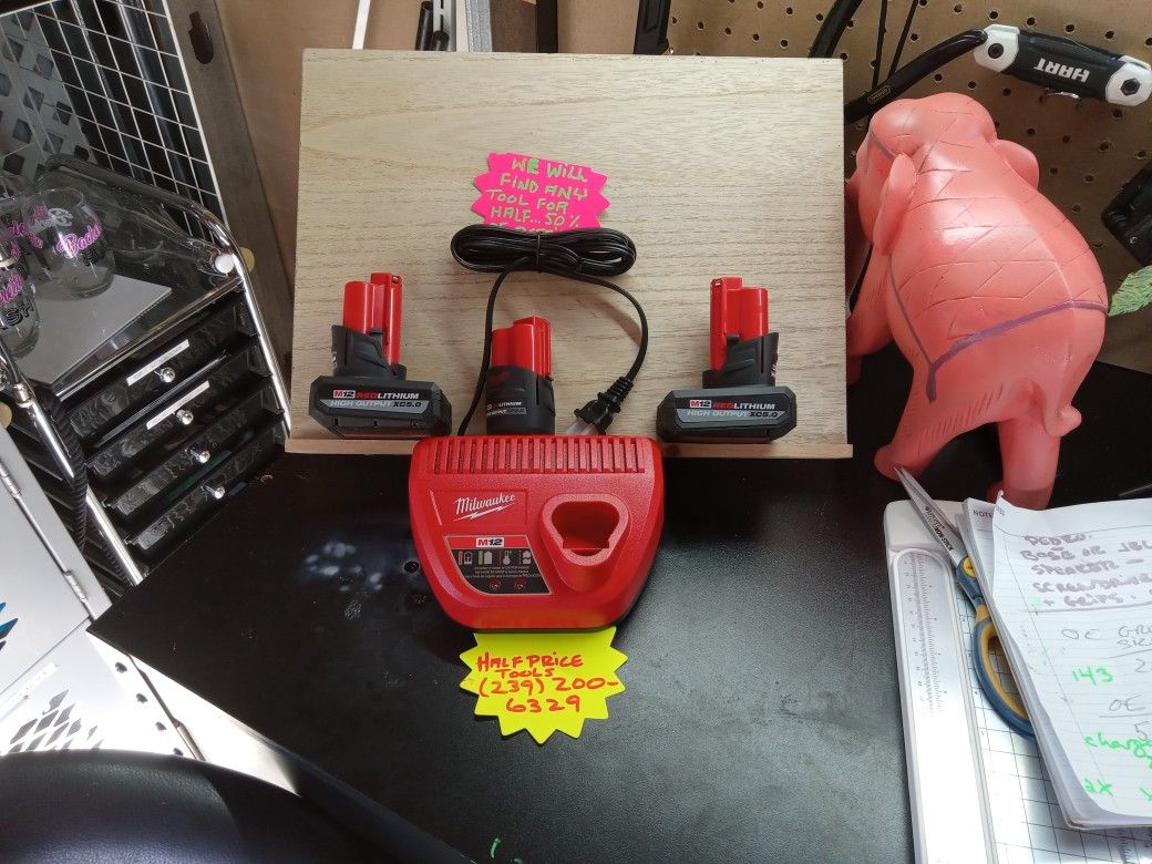 3 M12 MILWAUKEE BATTERIES AND 1 M12 CHARGER