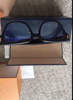 Louis Vuitton  Confidence Square Glasses