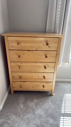 Wood dresser with 5 drawers