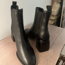 Black Dolce Vita Boots (NEVER worn) 